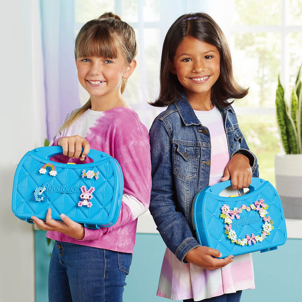 The Beginners Studio from Aquabeads is suitable for those who have just begun their Aqua-beading adventure.
